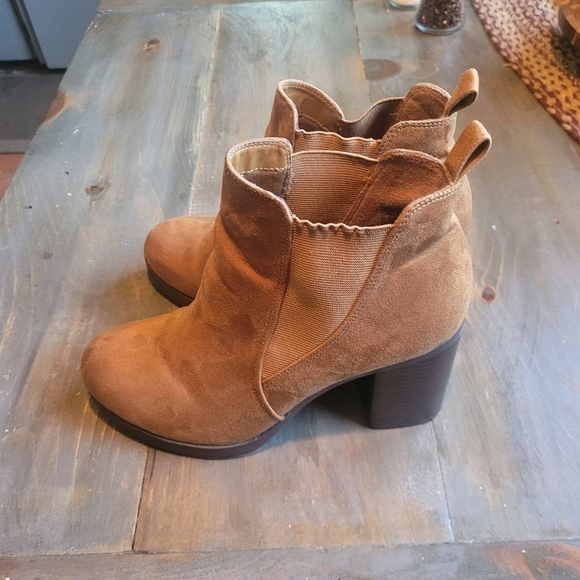 American Eagle Ankle Boots Size 8 1/2 - Picture 2 of 7